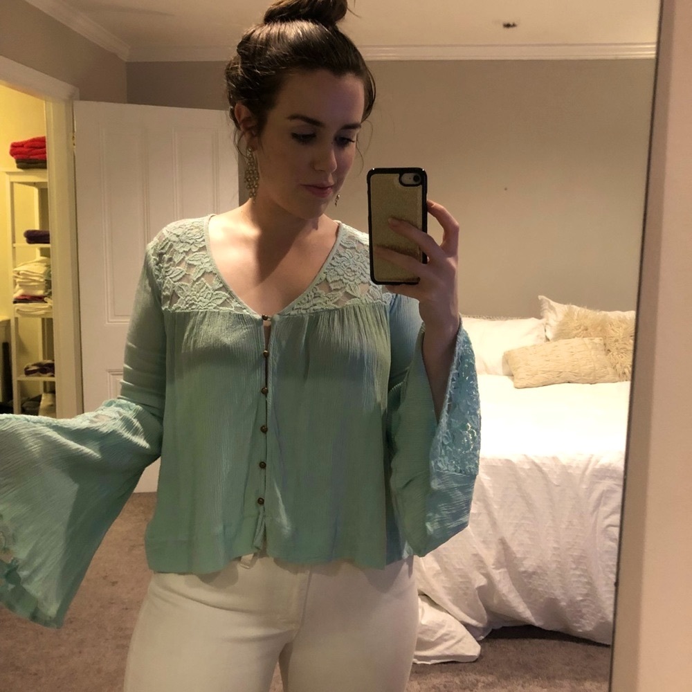 Sea foam Bell Sleeve Lace Top